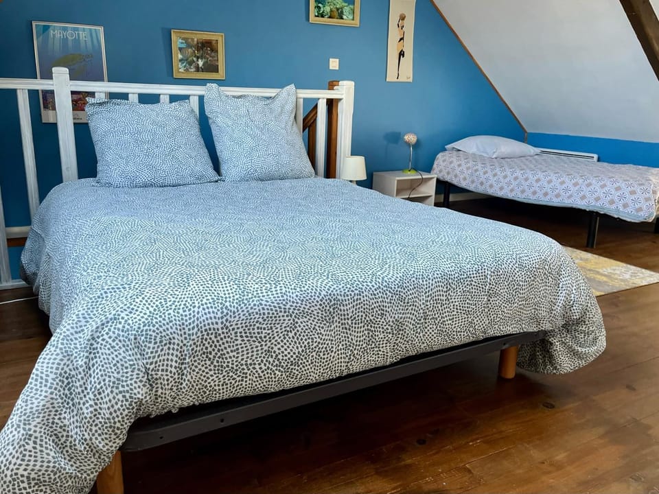 Bed, Photo of the whole room, Bedroom