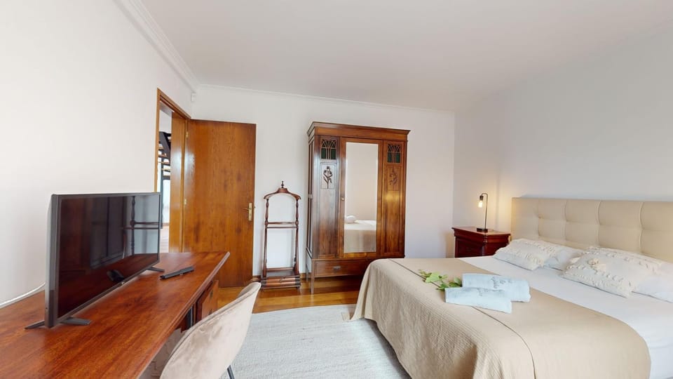 Bed, Photo of the whole room, Bedroom, towels, wardrobe
