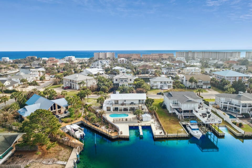 Natural landscape, Beach, Beach, Pool view, Pool view, Area and facilities, Area and facilities, Swimming pool, Swimming pool, Public Bath, Public Bath