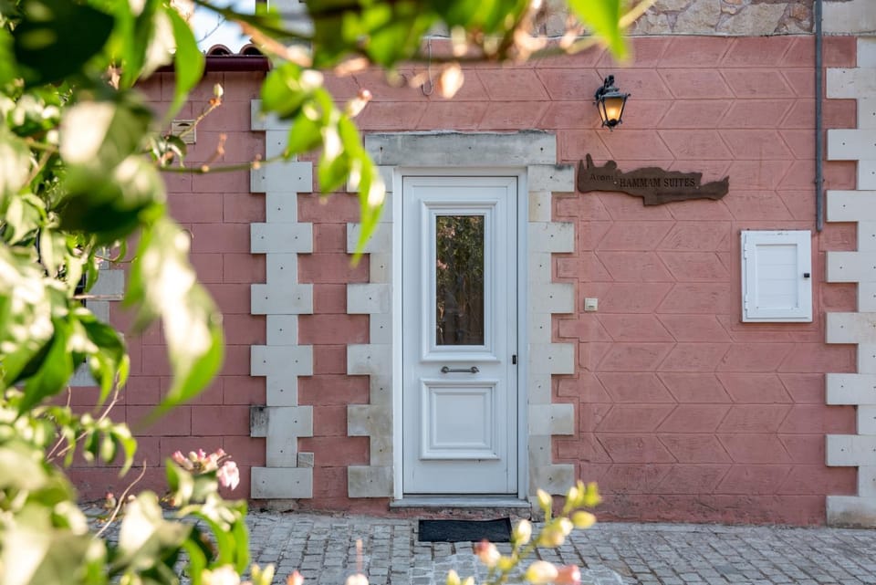 Property building, Facade/entrance, Photo of the whole room