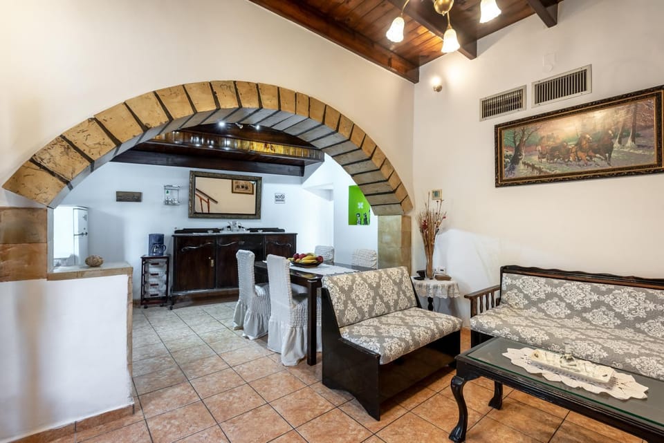 Living room, Photo of the whole room, Seating area, Dining area