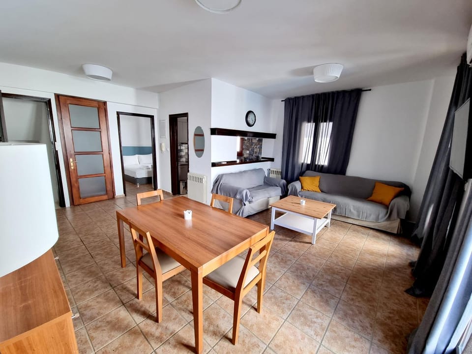 Living room, Photo of the whole room, Dining area