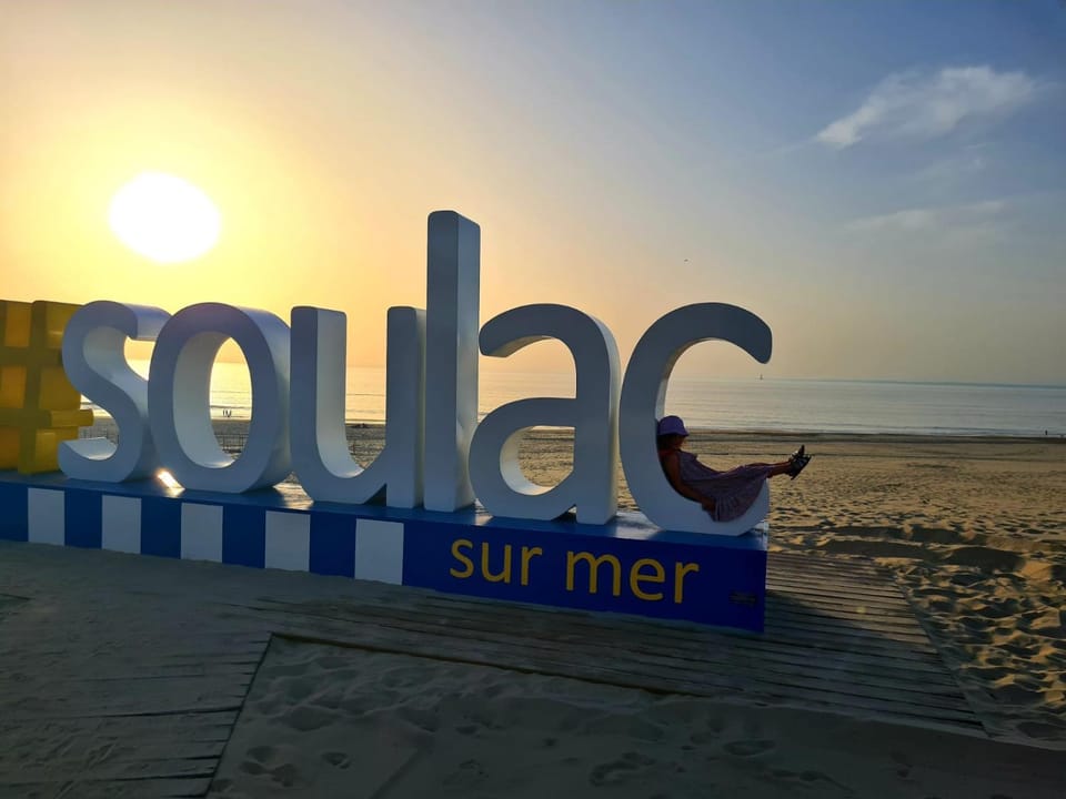 Neighbourhood, Beach
