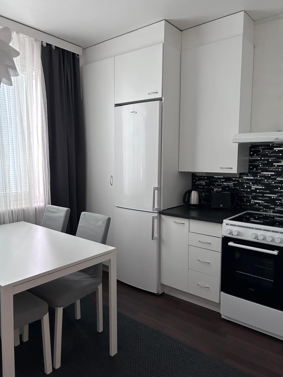 Kitchen or kitchenette, Dining area, oven, toaster
