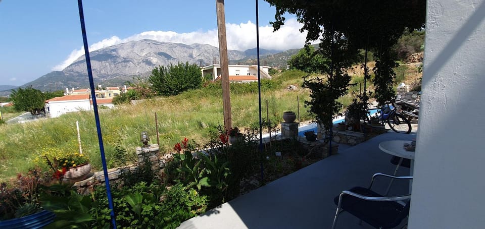 Balcony/Terrace, Garden view, Mountain view