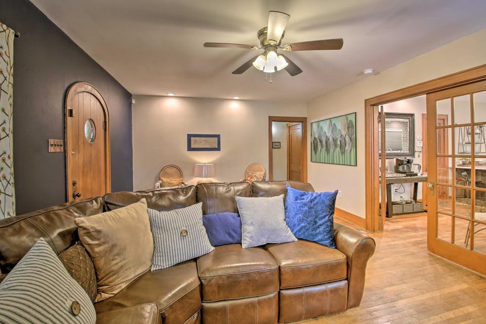 2 Mi to Central Ave Quaint Hot Springs Home! House in Hot Springs