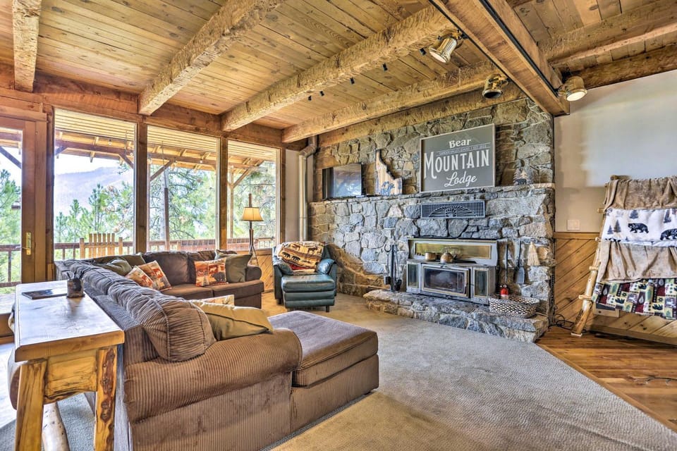 Peaceful Cabin w/ Mtn + River Views, Fire Pit Cabin in Salmon River