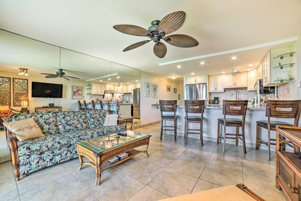 Beachfront Condo: Sunset Views & Pool Access! House in Napili-Honokowai