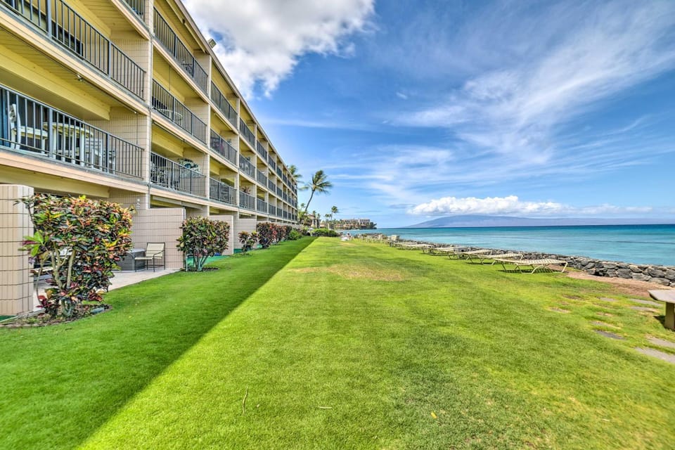 Beachfront Condo: Sunset Views & Pool Access! House in Napili-Honokowai