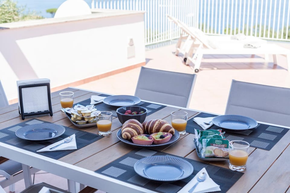Day, Balcony/Terrace, Food