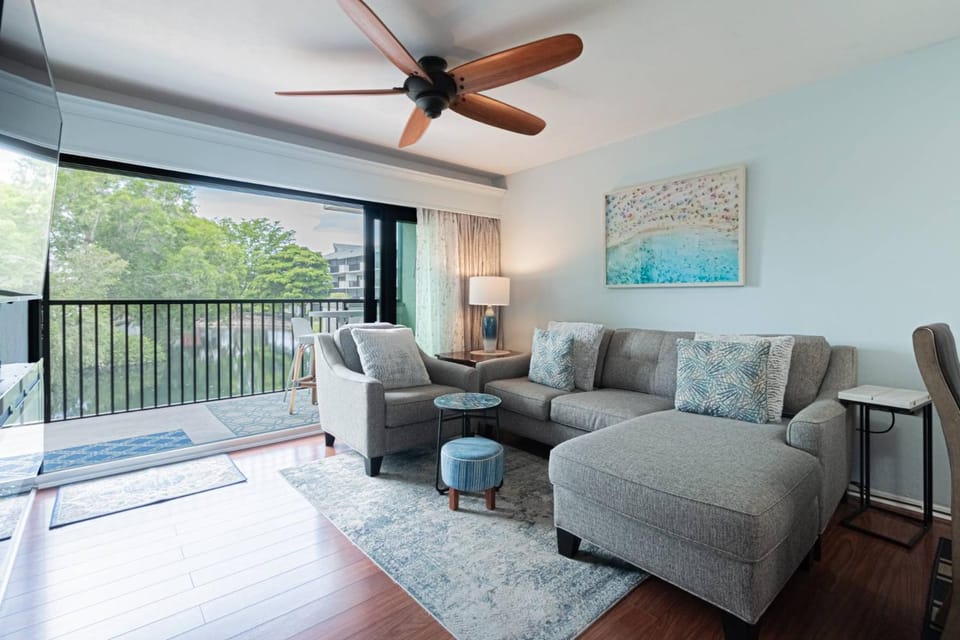 Park Shore Resort, 2nd Floor, Bldg. H House in Naples
