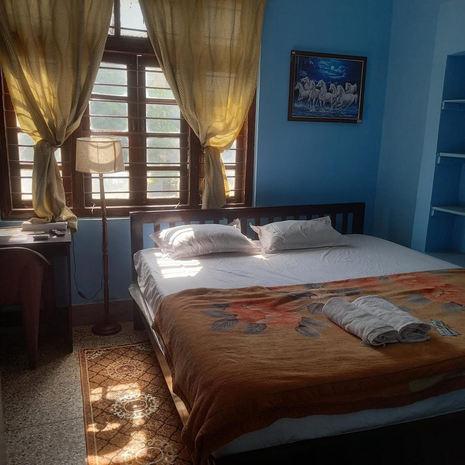 Bed, Bedroom, towels, air conditioner, air conditioner