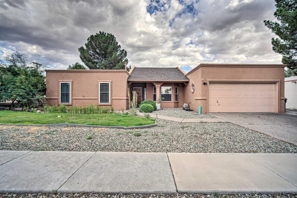 Convenient Las Cruces Home w/ Patio & Grill! House in Las Cruces