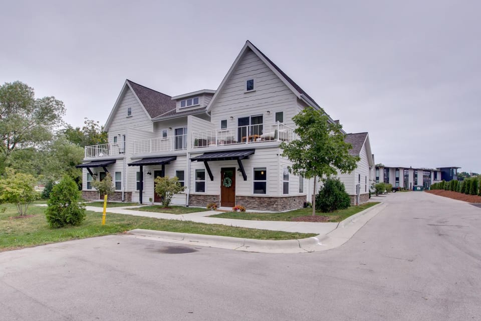 Riverfront Sheboygan Townhome w/ Grill! House in Sheboygan
