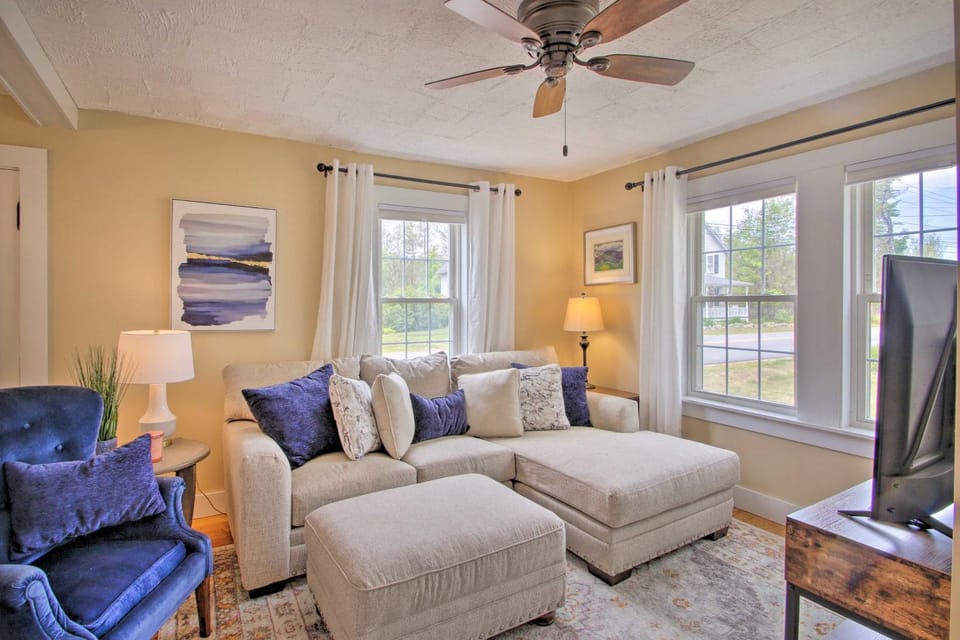 Modern Home ~ 2 Mi to Cranmore Mountain Resort! House in North Conway