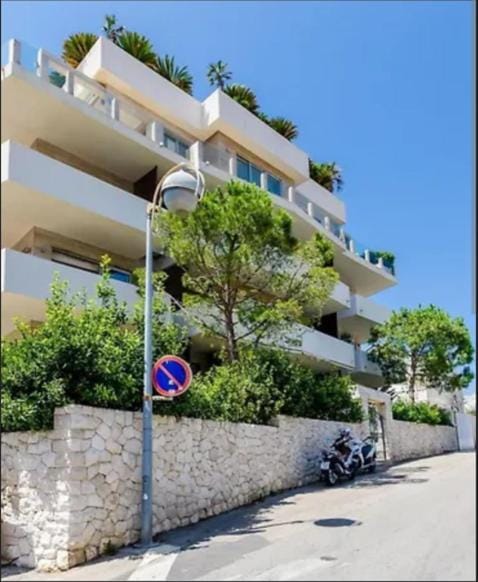 Property building, Day, Neighbourhood, Street view
