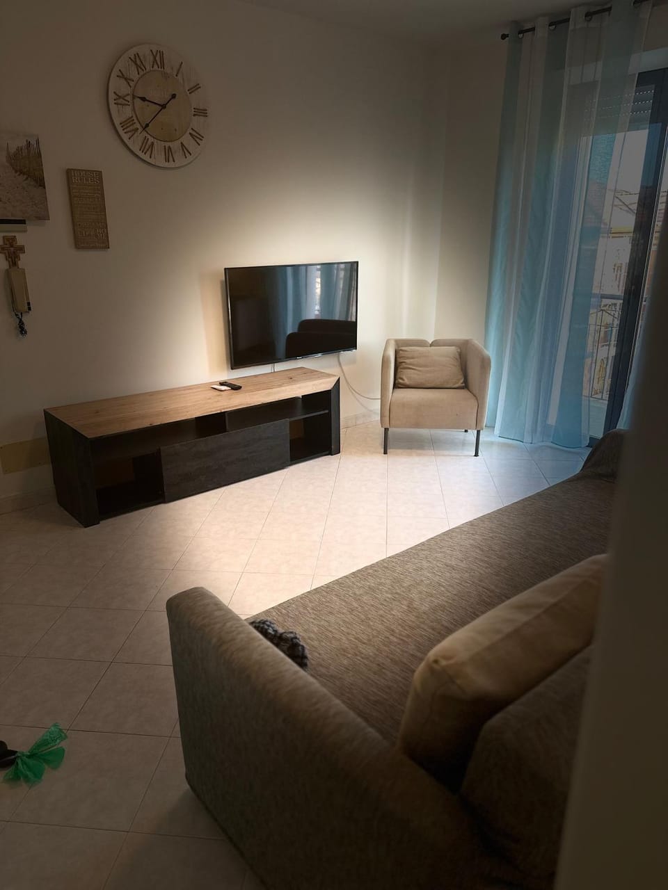 Communal lounge/ TV room, Living room