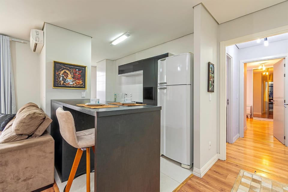 Kitchen or kitchenette, Dining area, minibar, oven, pet friendly