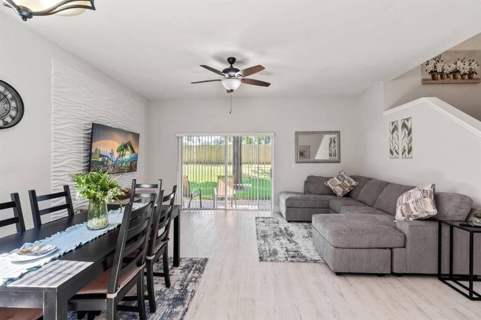 Newly Remodeled 4BD/4BA Townhouse-Regal Palms Resort Near Disney Villa in Four Corners