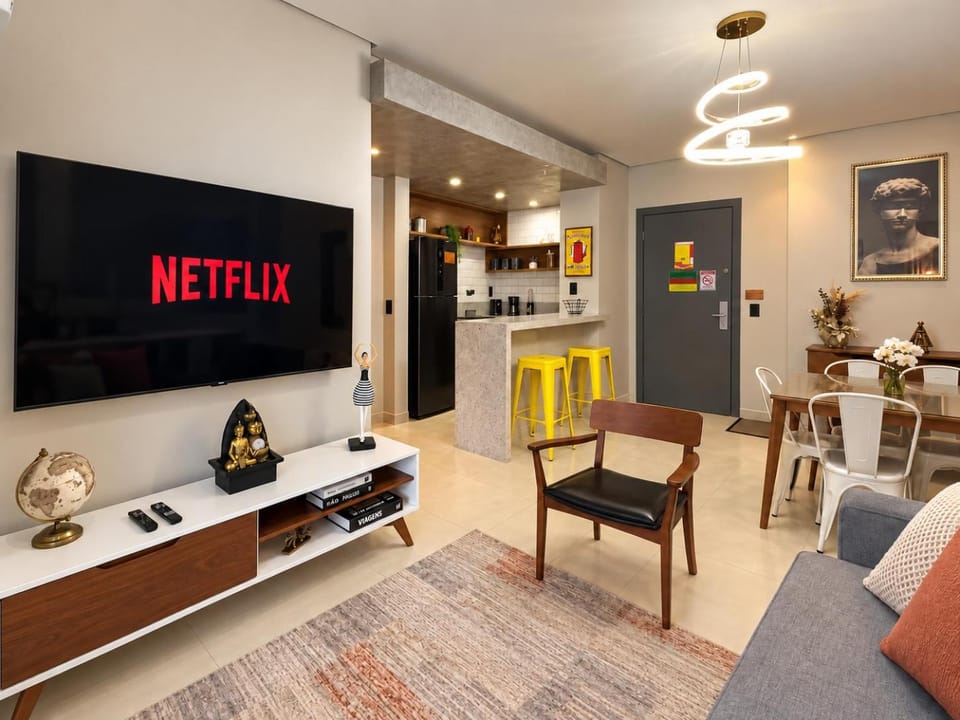 TV and multimedia, Kitchen or kitchenette, Living room, Seating area