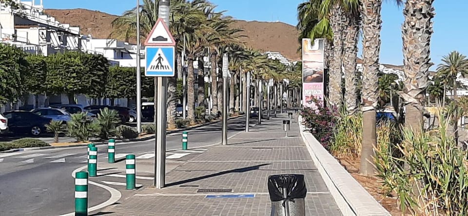 Day, Neighbourhood, Natural landscape, Street view, Location