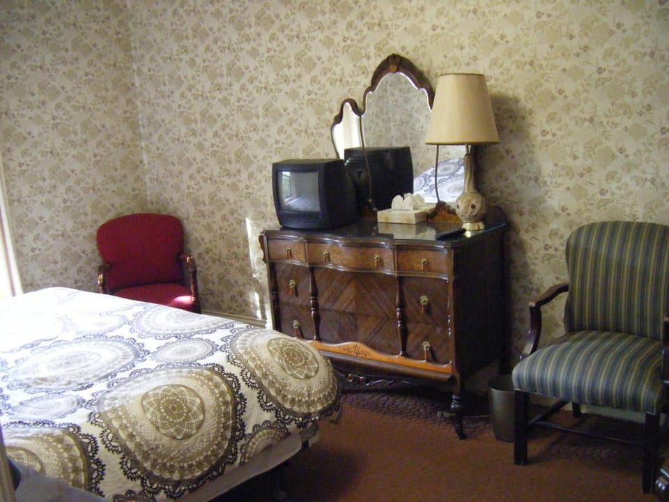 Bed, TV and multimedia, Decorative detail