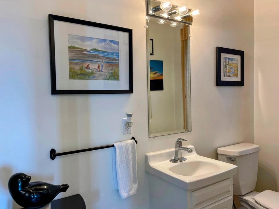 Egg Rock House - 4BR, 4.5BA - Modern Oceanfront House in Lynn