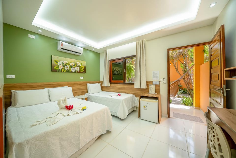 Bed, TV and multimedia, Photo of the whole room, Bedroom, towels, air conditioner