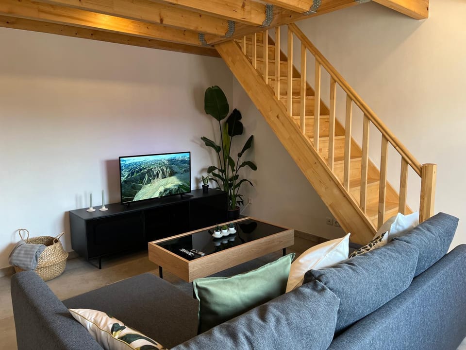Communal lounge/ TV room, TV and multimedia, Living room