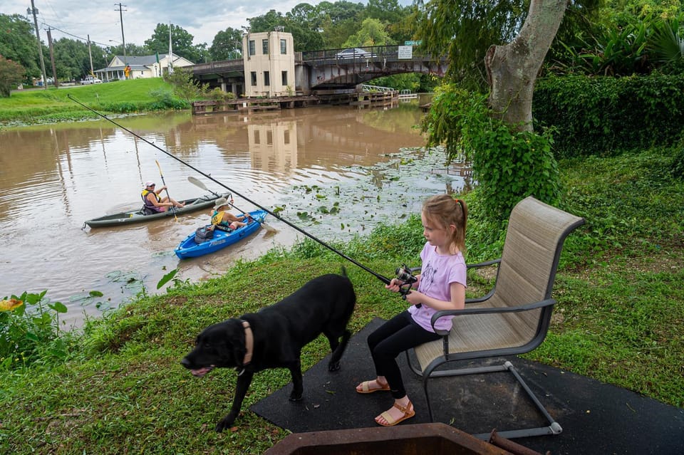 Nearby landmark, Natural landscape, Fishing, Fishing, Balcony/Terrace, Canoeing, Pets, Landmark view, River view, children, older children, flat iron