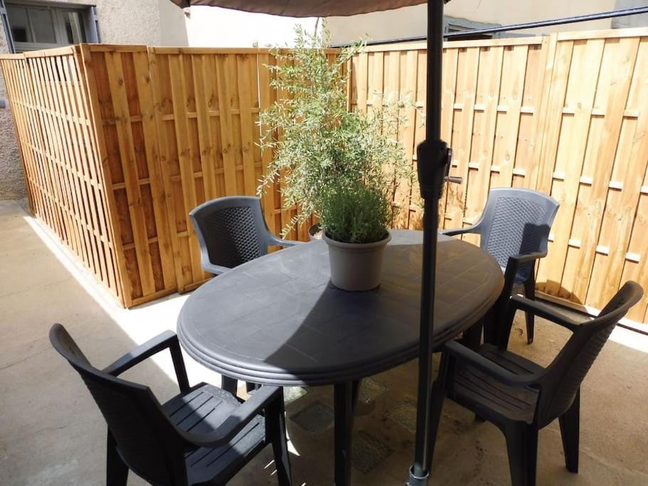 Appartement 4 voyageurs avec terrasse WIFI Apartment in Carcassonne