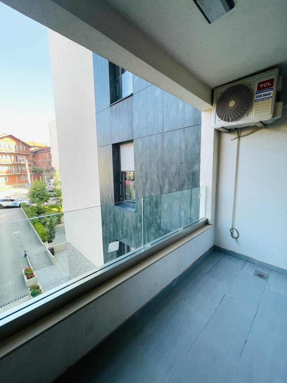 Balcony/Terrace, Street view