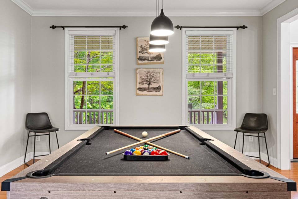 Billiard, Game Room