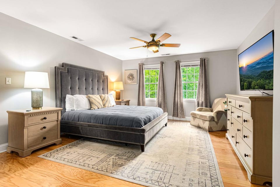 Bed, Photo of the whole room, Bedroom