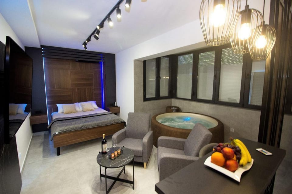 Jacuzzi Sauna SelfCheckIn Mystic Apartment in Mostar