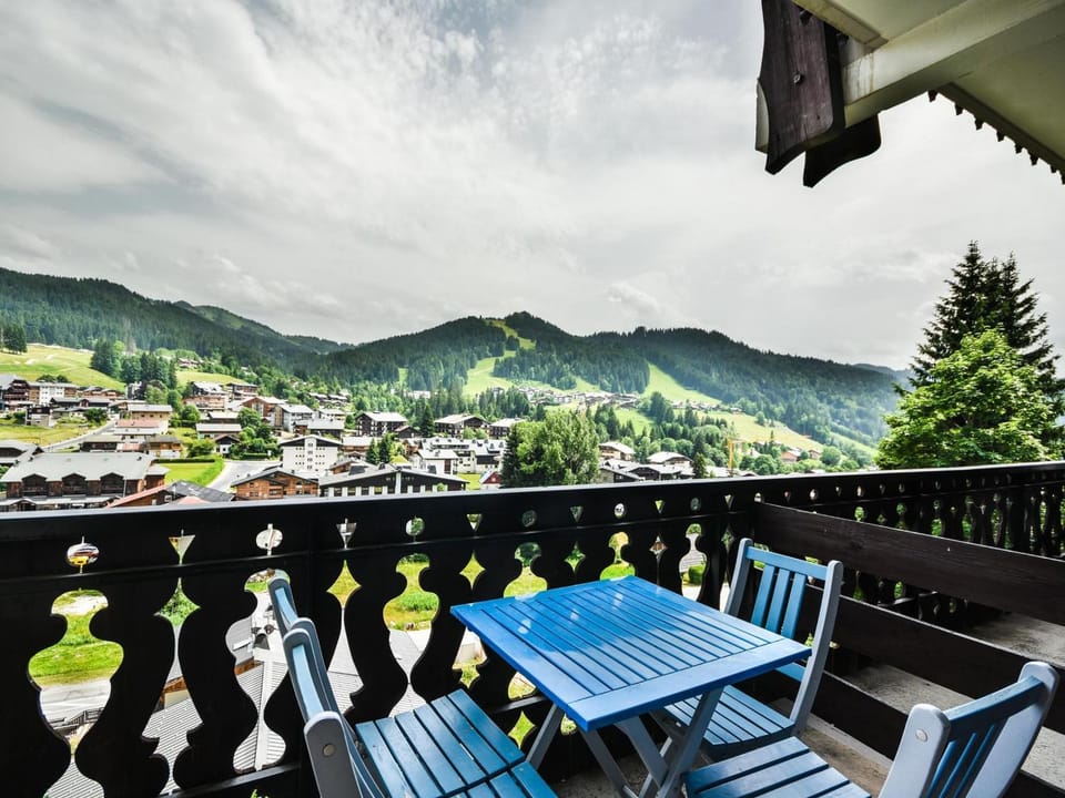 Duplex T3 aux Gets - 5 pers, vue panoramique, balcon, parking, WiFi - FR-1-685-24 Apartment in Les Gets