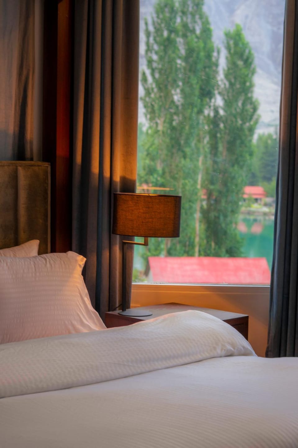 Bed, Photo of the whole room, Lake view