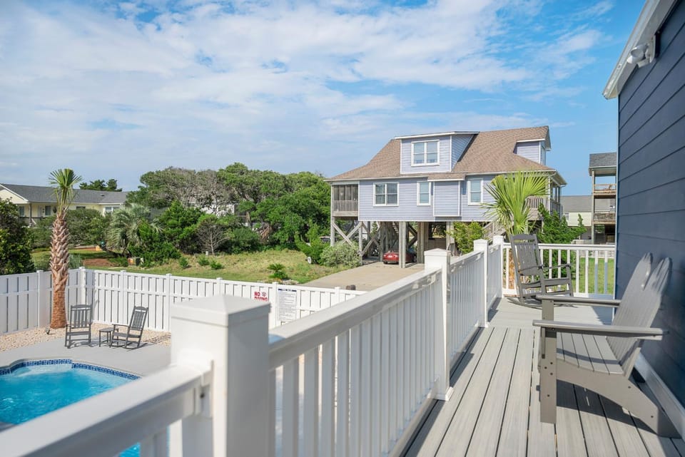 A Pier To Sea by Oak Island Accommodations House in Oak Island