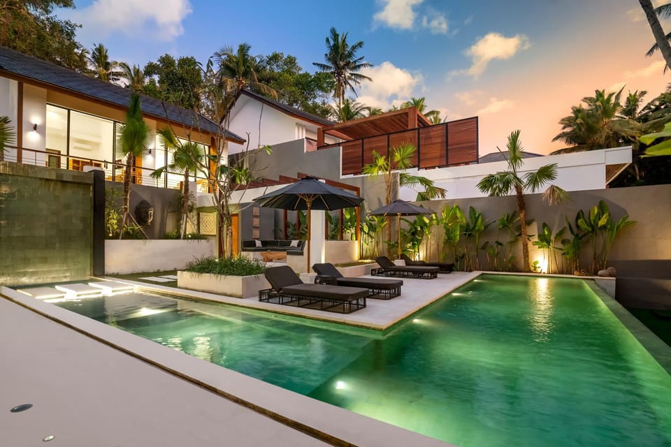 Property building, Pool view, Swimming pool, sunbed