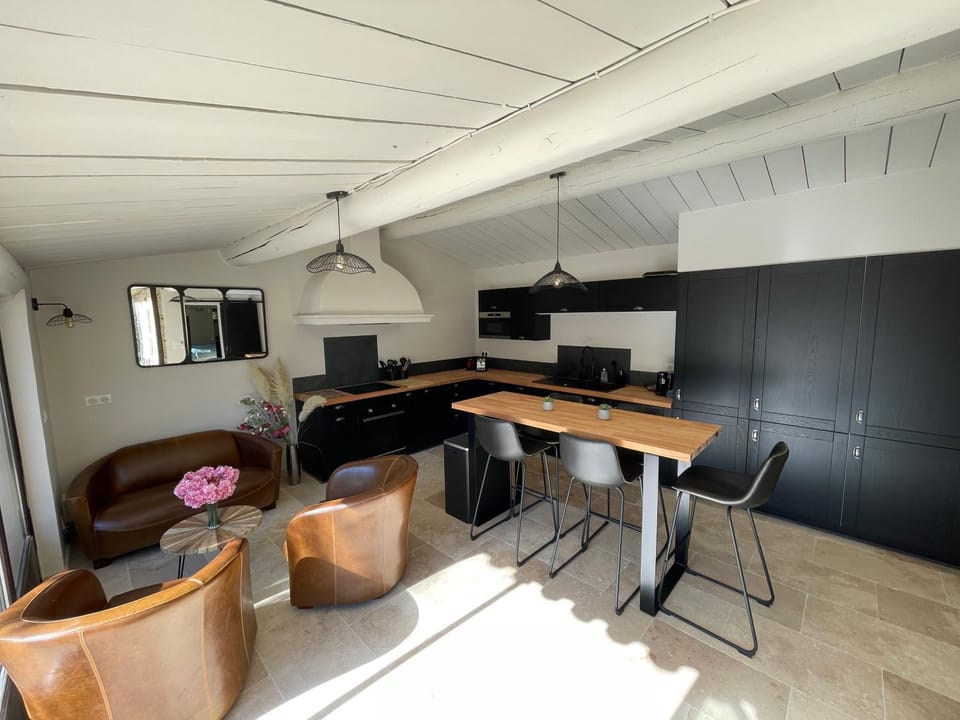 Living room, Lounge or bar, Dining area, dishwasher, pet friendly, washing machine