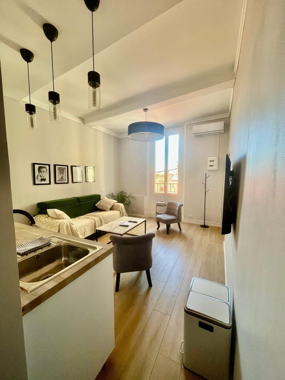 Kitchen or kitchenette, Living room