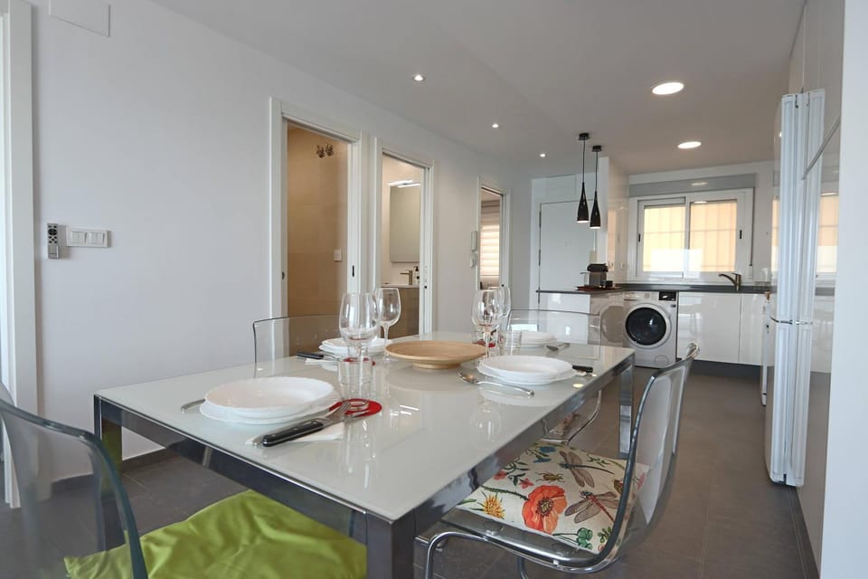 Kitchen or kitchenette, Dining area