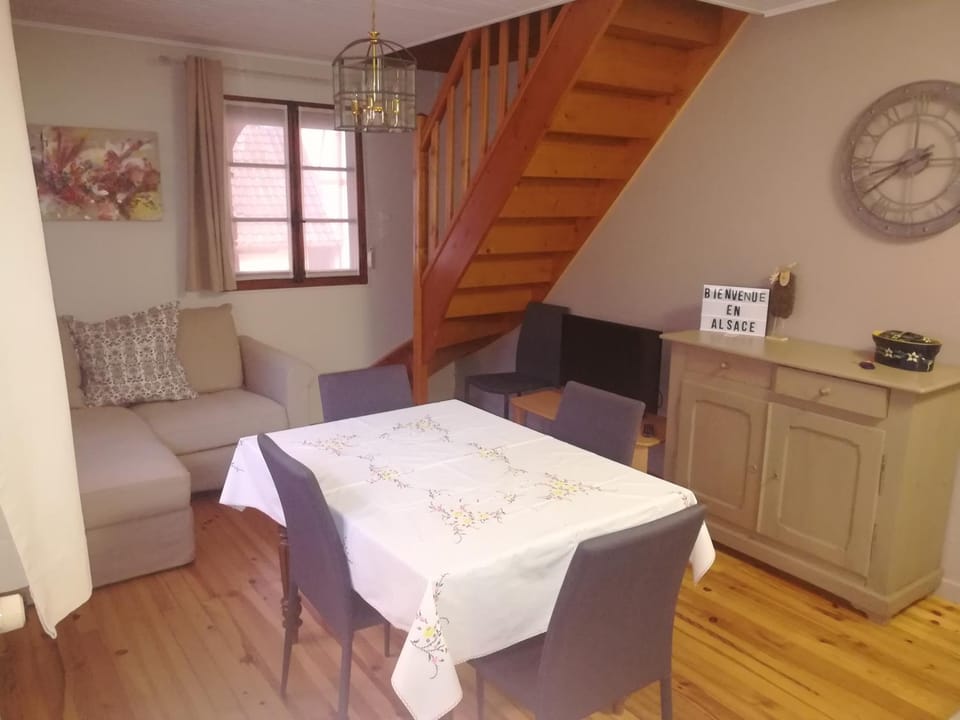 Living room, Dining area
