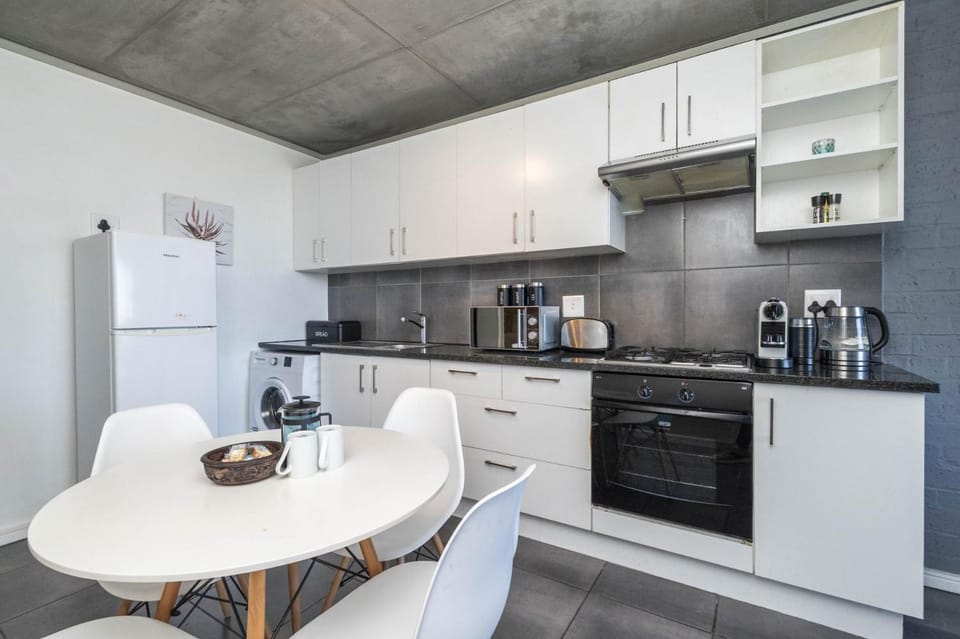 2 Bedroom Secure Pool Strong WiFi Apartment in Cape Town