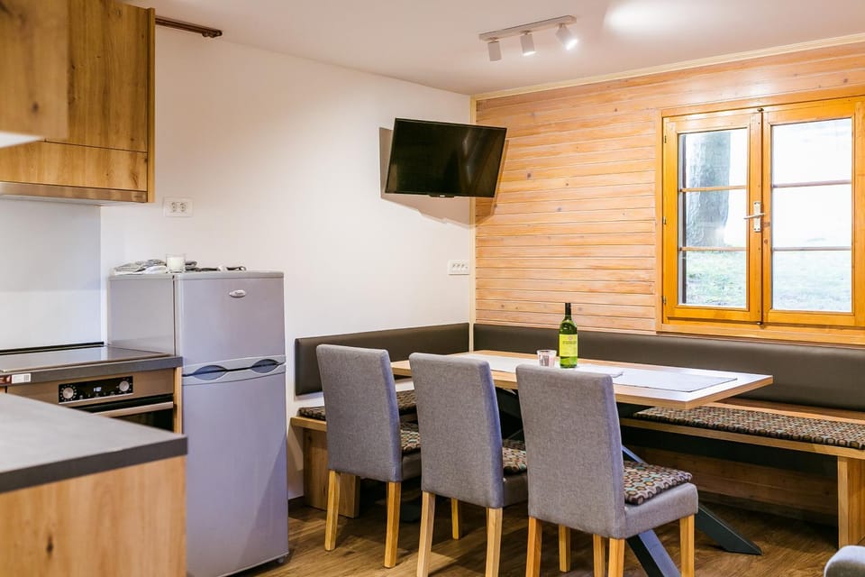 Kitchen or kitchenette, Dining area, kitchen