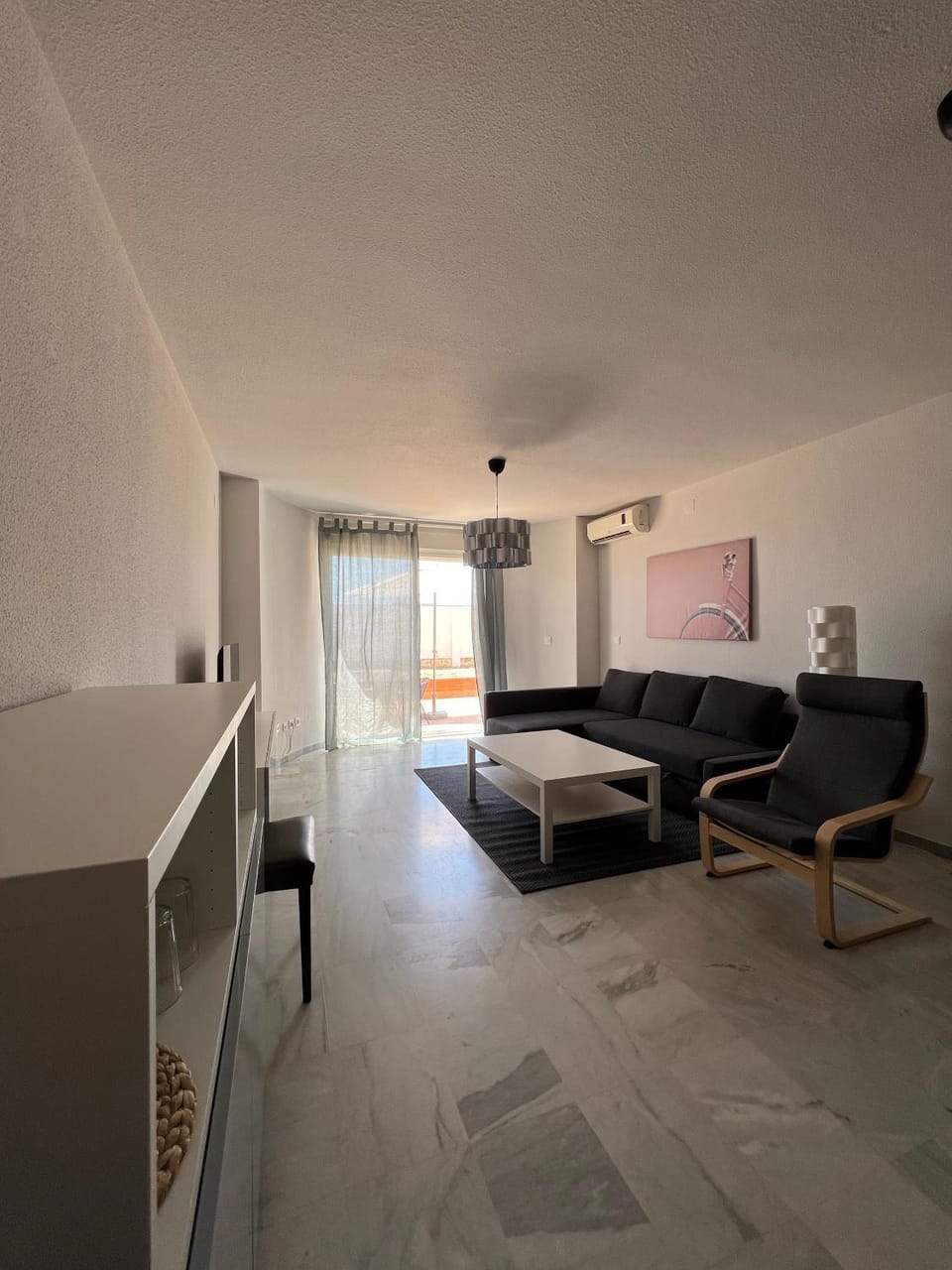 Bed, TV and multimedia, Living room, Photo of the whole room, Seating area, Dining area, hair dresser