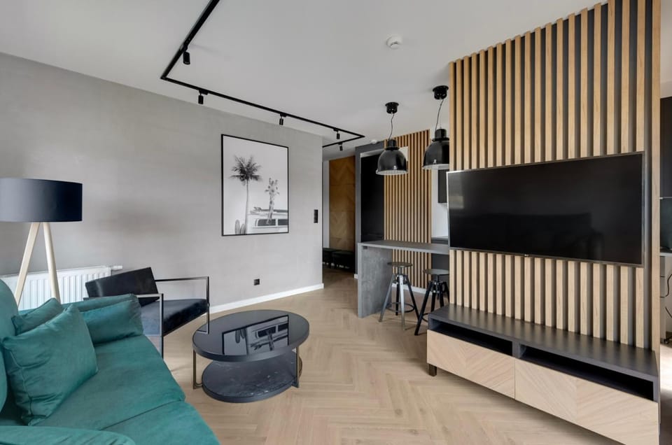Communal lounge/ TV room, TV and multimedia, Living room, Seating area, Evening entertainment