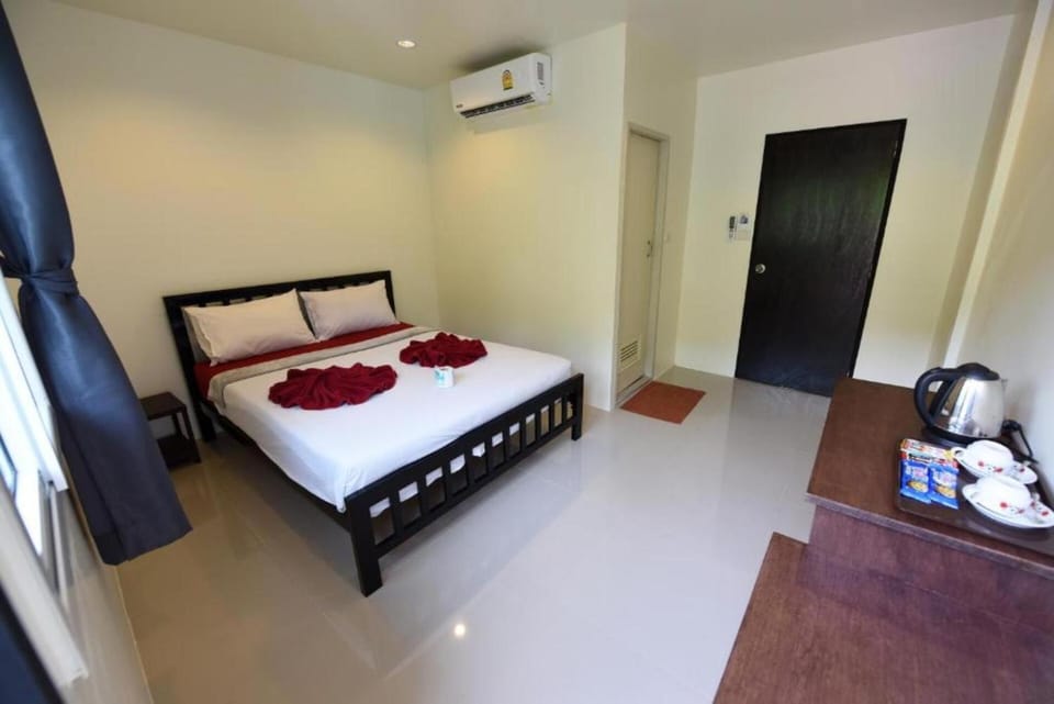 Bed, Photo of the whole room, Bedroom, towels, air conditioner