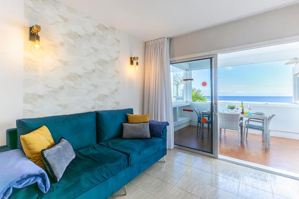 Balcony/Terrace, Living room, Seating area, Dining area, Sea view