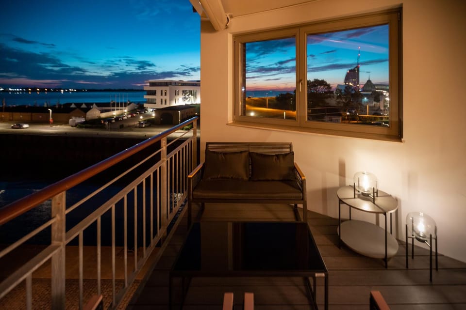 View (from property/room), Balcony/Terrace, Lake view, Landmark view